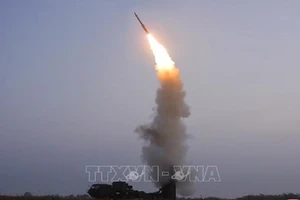 Triều Tiên phóng thử tên lửa phòng không mới của Học viện Khoa học quốc phòng, ngày 30-9-2021. Ảnh: YONHAP/TTXVN