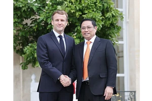 Thủ tướng Phạm Minh Chính hội kiến Tổng thống Pháp Emmanuel Macron tại Điện Élysée ở thủ đô Paris. Ảnh: TTXVN