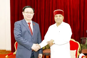 Chủ tịch Quốc hội Vương Đình Huệ gặp ông Thawar Chand Gehlot, Thống đốc bang Karnataka
