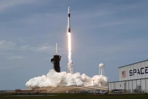 SpaceX mất hàng chục vệ tinh do bão từ