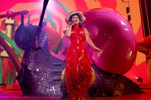 Ca sĩ Katy Perry biểu diễn tại Las Vegas