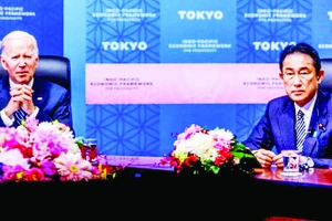 Tổng thống Mỹ Joe Biden và Thủ tướng Nhật Bản Kishida Fumio tham dự cuộc họp trực tuyến với các đối tác khu vực Ấn Độ Dương - Thái Bình Dương hôm 23-5 tại Tokyo