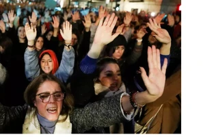 Biểu tình phản đối vụ 5 người đàn ông hiếp dâm ở Tây Ban Nha. Ảnh: REUTERS