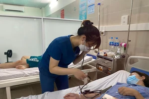 Chăm sóc bệnh nhân cúm A tại Bệnh viện Thanh Nhàn, TP Hà Nội