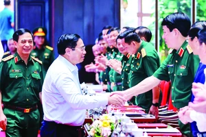 Thủ tướng Phạm Minh Chính với các đại biểu dự hội nghị. Ảnh: VIẾT CHUNG