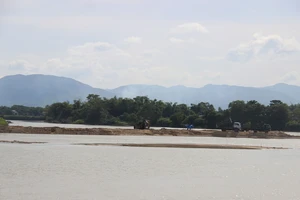 Khai thác cát trên sông Kôn (thị xã An Nhơn, Bình Định): Dân lo sạt lở, mất an toàn
