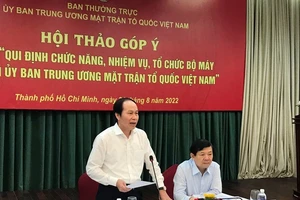  Phó Chủ tịch - Tổng Thư ký UBTƯ MTTQ Việt Nam Lê Tiến Châu phát biểu tại Hội thảo. Ảnh: tapchimattran