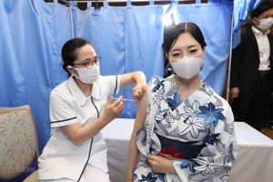 Nhật Bản tiêm mũi tăng cường ngừa biến thể Omicron cho người dân