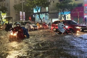 Đà Nẵng ngập lụt lịch sử: Bất thường cộng bất cập