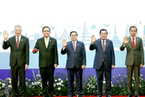Trưởng đoàn các nước ASEAN tham dự Phiên họp hẹp Hội nghị cấp cao ASEAN lần thứ 41