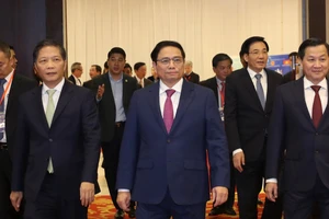 Thủ tướng Phạm Minh Chính cùng các đại biểu dự diễn đàn chiều 17-12. Ảnh: QUANG PHÚC