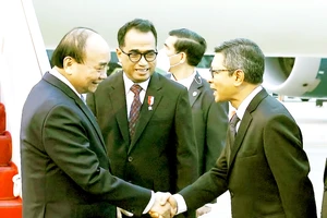 Chủ tịch nước Nguyễn Xuân Phúc bắt đầu chuyến thăm Indonesia