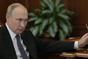 Tổng thống Nga Vladimir Putin đã ra lệnh ngừng bắn tạm thời tại Ukraine từ 12 giờ ngày 6-1 tới 24 giờ ngày 7-1, theo giờ địa phương. Ảnh: REUTERS