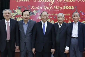 Chủ tịch nước Nguyễn Xuân Phúc và các đại biểu tại buổi gặp mặt. Ảnh: TTXVN
