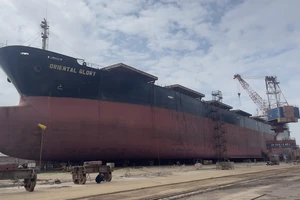 Tàu Oriental Glory đang được sửa chữa tại Công ty Cổ phần đóng tàu Nosco ShipYard (xã Tiền Phong, thị xã Quảng Yên, tỉnh Quảng Ninh). Ảnh: VOV