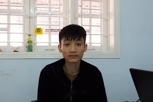 Nguyễn Hồng Nam vừa được di lý từ TP Hà Nội về Đà Nẵng để phục vụ công tác điều tra. Ảnh: Công an Đà Nẵng