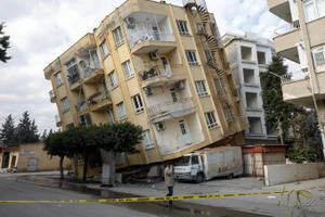 Một tòa nhà bị hư hại sau thảm họa động đất ở thành phố Iskenderun, tỉnh Hatay, miền nam Thổ Nhĩ Kỳ