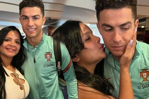 Ngôi sao Cristiano Ronaldo lại bị cáo buộc “ăn vụng” 