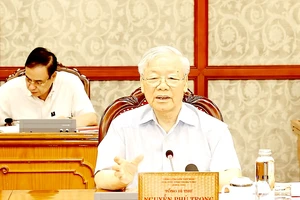 Tổng Bí thư Nguyễn Phú Trọng phát biểu kết luận cuộc họp của Bộ Chính trị cho ý kiến về Báo cáo tổng kết thực hiện Nghị quyết 26, ngày 30-7-2013 của Bộ Chính trị khóa XI về phương hướng nhiệm vụ phát triển tỉnh Nghệ An đến năm 2020. Ảnh: TTXVN