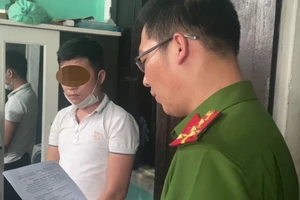 Cơ quan chức năng thực hiện lệnh bắt tạm giam đối tượng Nguyễn Giàu