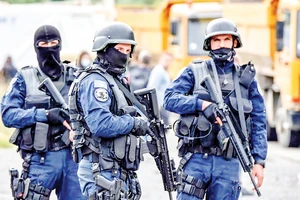 Lực lượng đặc nhiệm trên đường phố Kosovo