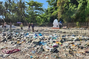 Danh thắng cấp quốc gia Bàn Than - Hòn Mang - Hòn Dứa (tỉnh Quảng Nam) bị rác bủa vây gây mất mỹ quan