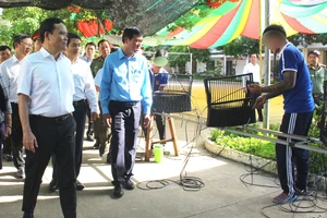 Phó Thủ tướng Trần Lưu Quang thăm, tặng quà Cơ sở cai nghiện ma túy TP Cần Thơ và Hậu Giang