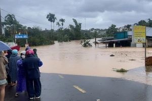 Quốc lộ 55 qua huyện Bảo Lâm, Lâm Đồng bị ngập chiều 30-7
