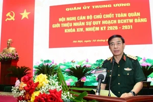 Đại tướng Phan Văn Giang, Ủy viên Bộ Chính trị, Phó bí thư Quân ủy Trung ương, Bộ trưởng Bộ Quốc phòng phát biểu tại hội nghị. Ảnh: QĐND