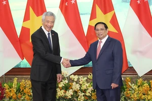 Thủ tướng Phạm Minh Chính và Thủ tướng Singapore Lý Hiển Long. Ảnh: QUANG PHÚC