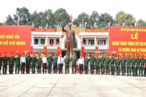 Tượng Chủ tịch Hồ Chí Minh trang trọng trong khuôn viên Trường Quân sự TPHCM