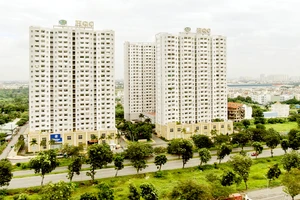 Nhiều khách hàng mua căn hộ tại chung cư HQ Plaza (huyện Bình Chánh, TPHCM) nhưng chưa được cấp giấy chứng nhận chủ quyền. Ảnh: HOÀNG HÙNG