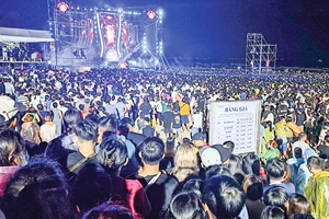 Sự kiện âm nhạc thu hút đông đảo du khách đến Vũng Tàu dịp lễ 2-9. Ảnh: NÔNG NGÂN