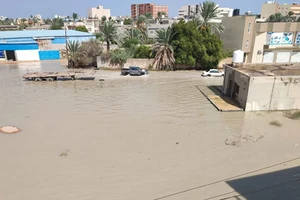 Nhà cửa, phương tiện và nơi làm việc bị hư hại sau lũ lụt do mưa lớn ở Misrata, Libya vào ngày 10-9-2023. Nguồn: Getty