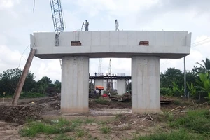 Dự án Đầu tư xây dựng cầu Rạch Miễu 2: Thi công với tốc độ “rùa bò”