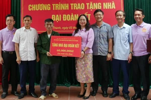 Tặng nhà đại đoàn kết cho gia đình chính sách ở Thái Nguyên