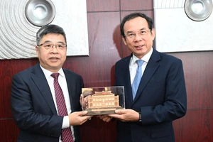TPHCM trao đổi kinh nghiệm với TP Thượng Hải để xây dựng Trung tâm tài chính