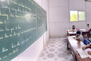 Lớp học “360 độ” trên đảo Hòn Chuối