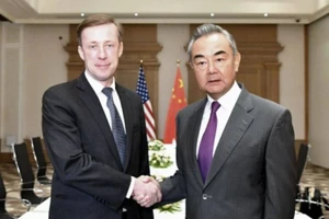 Cố vấn an ninh quốc gia Mỹ Jake Sullivan và Ngoại trưởng Trung Quốc Vương Nghị. Ảnh: Kyodo