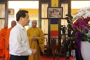 Phó Thủ tướng Chính phủ Lê Minh Khái viếng Trưởng lão Hòa thượng Thích Hiển Tu
