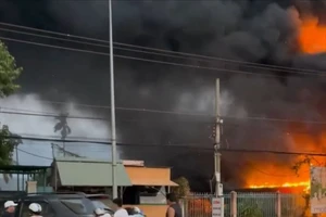 Đám cháy rất lớn xảy ra bên trong trụ sở Công an huyện Đức Linh (tỉnh Bình Thuận)