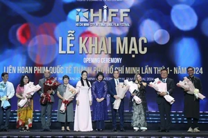 Lễ khai mạc Liên hoan phim Quốc tế TPHCM lần thứ nhất, tối 6-4, tại Nhà hát TPHCM