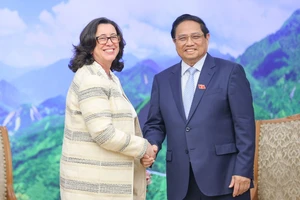 Thủ tướng Phạm Minh Chính và bà Manuela V. Ferro, Phó Chủ tịch WB. Ảnh: VIẾT CHUNG