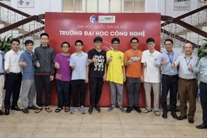 Các thành viên Đội tuyển quốc gia Việt Nam dự thi Olympic Tin học châu Á năm 2024