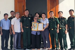 Tổng Cục Hậu cần bàn giao nhà và tặng quà các gia đình chính sách ở Tây Ninh