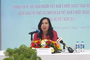 Thứ trưởng Bộ Ngoại giao, Chủ nhiệm Ủy ban Nhà nước về người Việt Nam ở nước ngoài Lê Thị Thu Hằng tại buổi họp báo