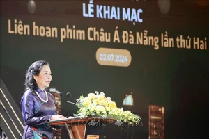 Bà Ngô Phương Lan, Chủ tịch Hiệp hội xúc tiến phát triển Điện ảnh Việt Nam, đồng Trưởng Ban tổ chức, Giám đốc Liên hoan phim phát biểu khai mạc Liên hoan
