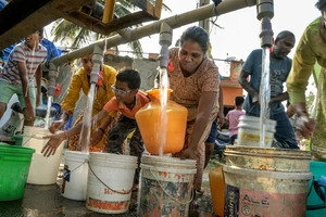 Bengaluru có lượng mưa dồi dào nhưng dân số tăng vọt đã gây căng thẳng cho nguồn nước truyền thống. Ảnh: NYT