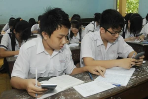 Học sinh lớp 9 trường THCS Kim Đồng, Q.5, TPHCM trong giờ ôn môn Toán. Ảnh minh họa