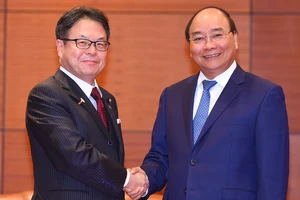 Thủ tướng Nguyễn Xuân Phúc tiếp Bộ trưởng Bộ Kinh tế, Thương mại và Công nghiệp Nhật Bản Hiroshige Seko. Ảnh: VGP